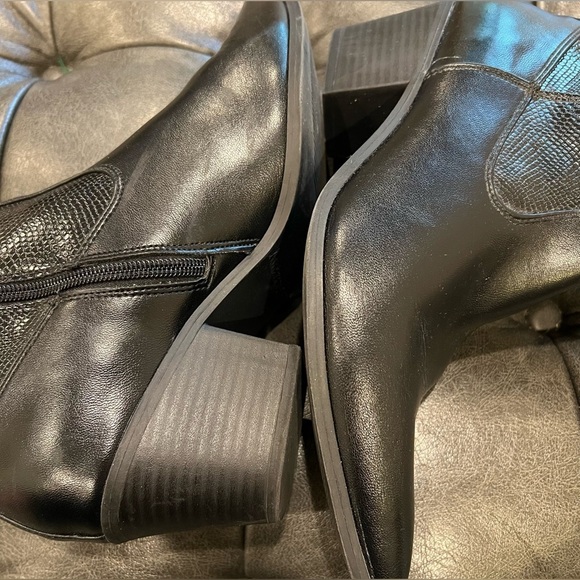Women’s Black Amaravali Ankle Boots with Textured Detail Size 8.5 - Picture 8 of 10